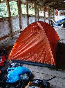 Campsite on the bridge (photo by Zeng Datian)