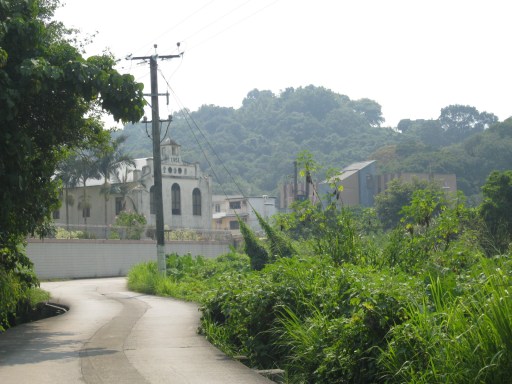 Setting off on the Lung Yeuk Tau Heritage Trail