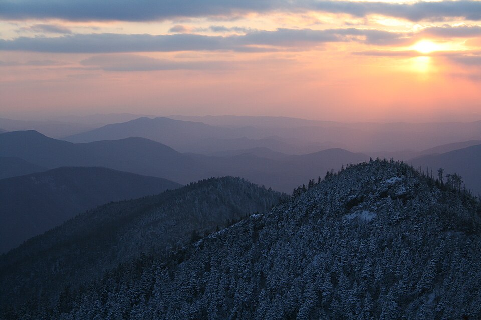 A view of the Great Smokey Mountains as the sun rises overhead.